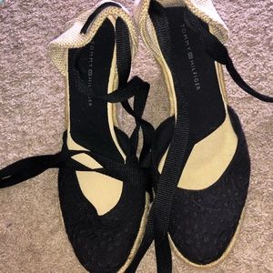 Tommy Hilfiger 3in wedges size 9